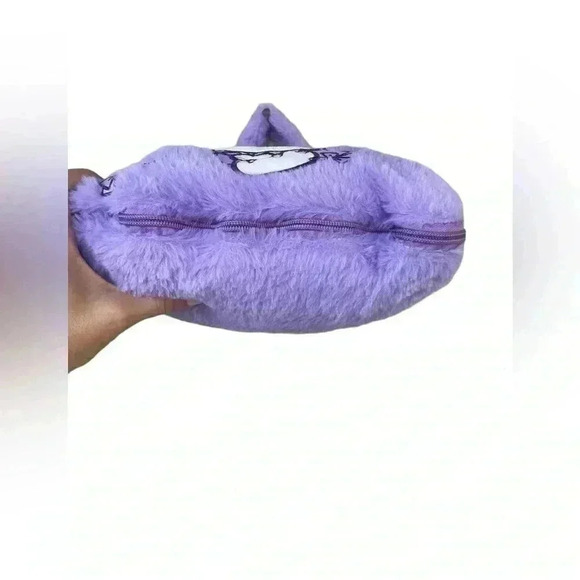 Carry Pillow Zip Out 3x5" Blanket KUROMI travel CUTE
Portable hand bag purple - Picture 3 of 10